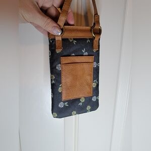 Thirty-one Crossbody cellphone purse. Daisy Pattern